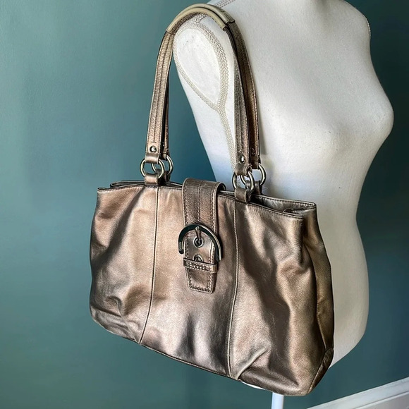 Coach F18751 Gold Leather Shoulder Bag Purse Metallic Shiny Classic - Picture 1 of 8